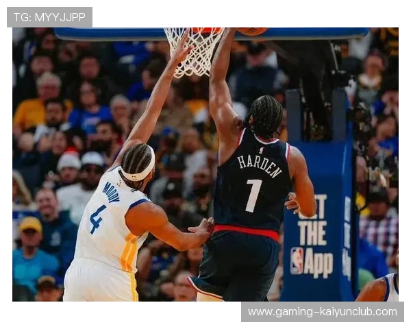 快船三巨头组合依旧迷失：寻觅破局之道