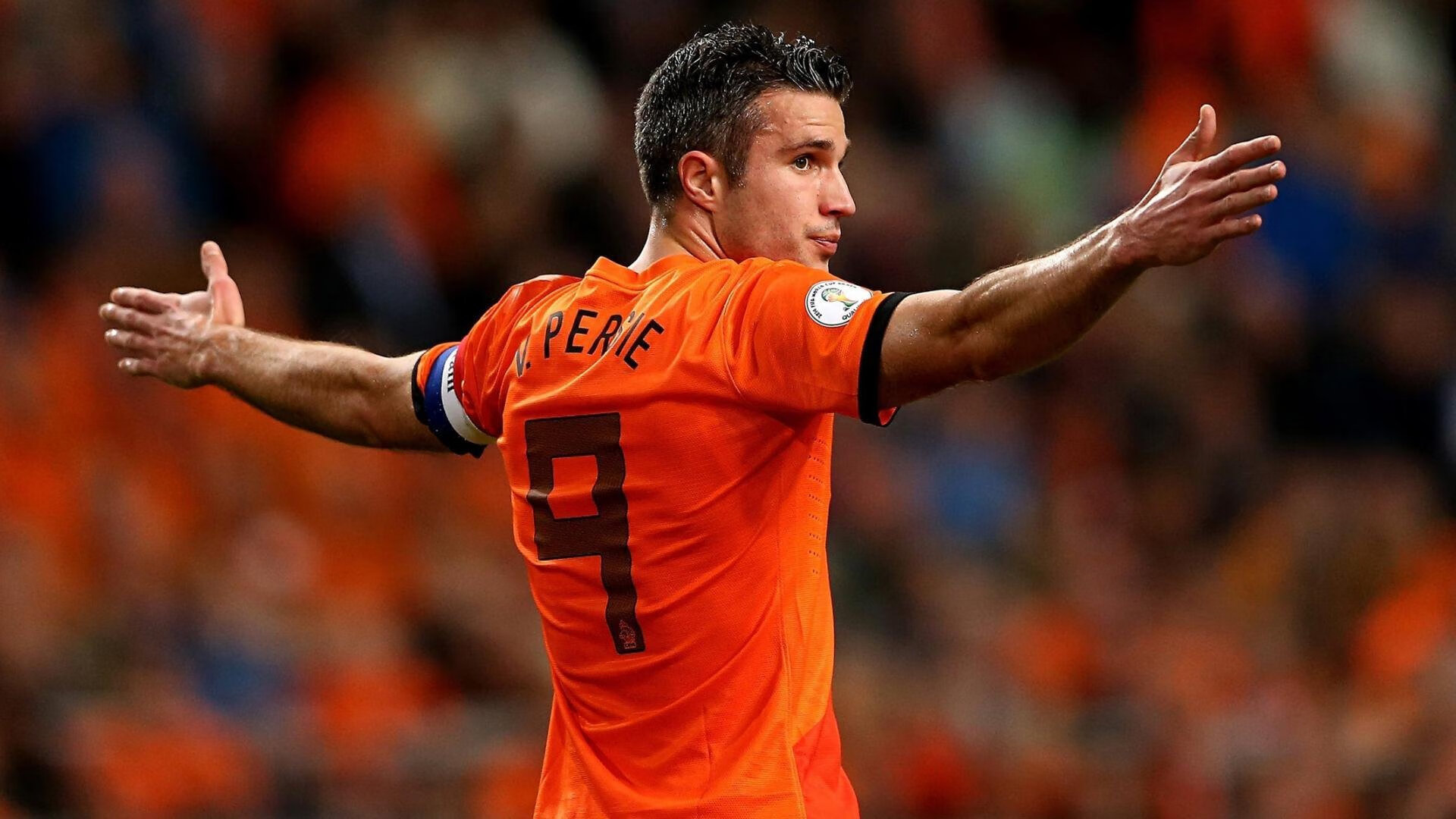 世界杯后场馆开放日 市民首次踏上决赛草皮